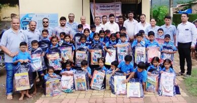 हेल्पिंग हैंड फाउंडेशन ने मोहंडूळ में 31 विद्यार्थियों को शैक्षणिक सामग्री वितरित की हेल्पिंग हैंड फाउंडेशन ने मोहंडूळ में 31 विद्यार्थियों को शैक्षणिक सामग्री वितरित की