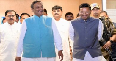UP प्रभारी बनने के बाद पहली बार लखनऊ पहुंचे विनोद तावड़े, बोले – “2027 में भाजपा की हैट्रिक तय, कोई किंतु-परंतु नहीं” UP प्रभारी बनने के बाद पहली बार लखनऊ पहुंचे विनोद तावड़े, बोले – “2027 में भाजपा की हैट्रिक तय, कोई किंतु-परंतु नहीं”
